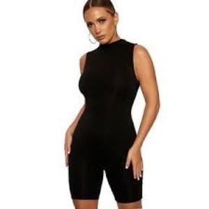 Naked wardrobe sleeveless jumpsuit short